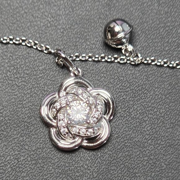 Sterling Silver Flower Pendant Necklace With Sparkling Center Stone (NWOT) - Picture 4 of 7